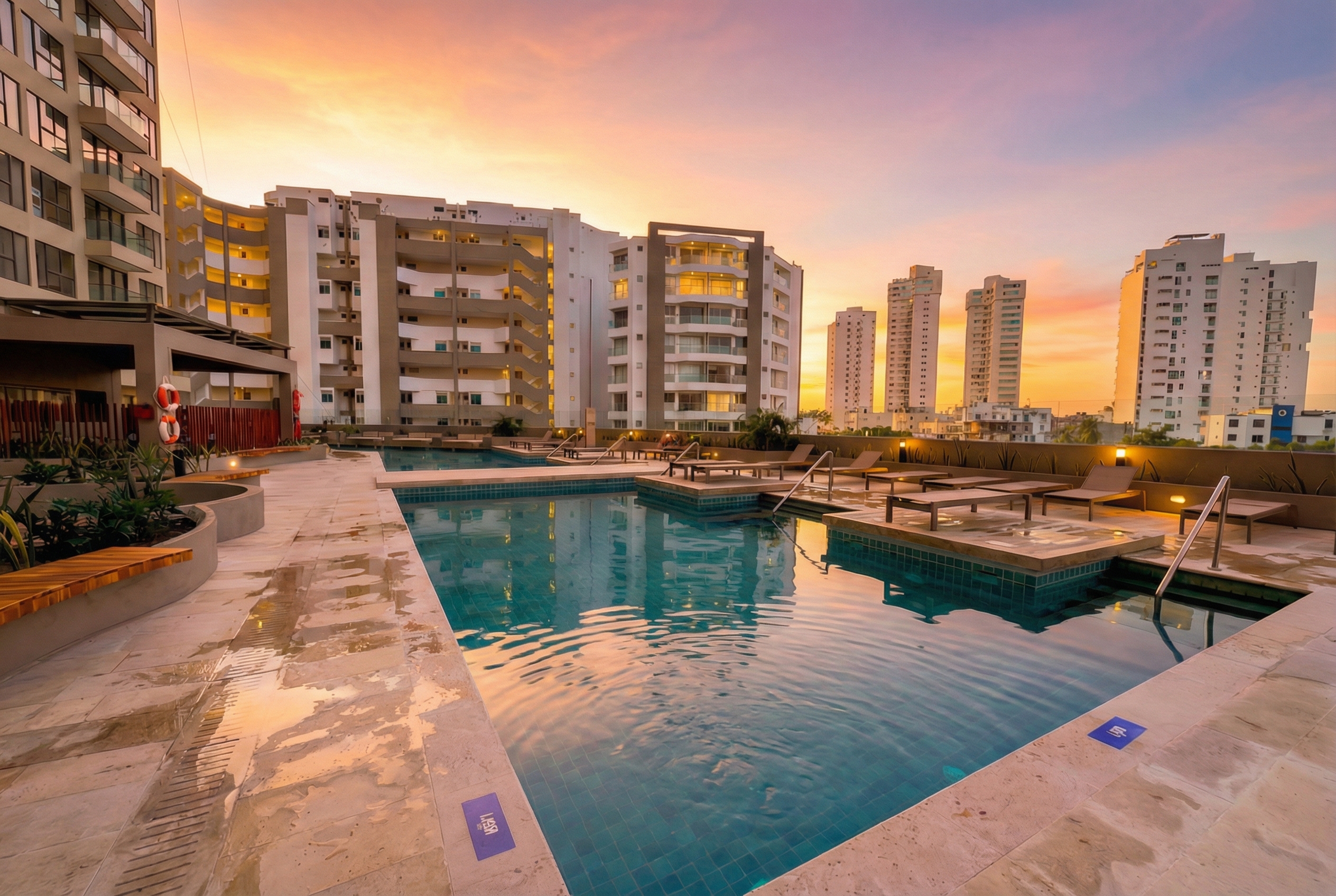 Piscina al atardecer
