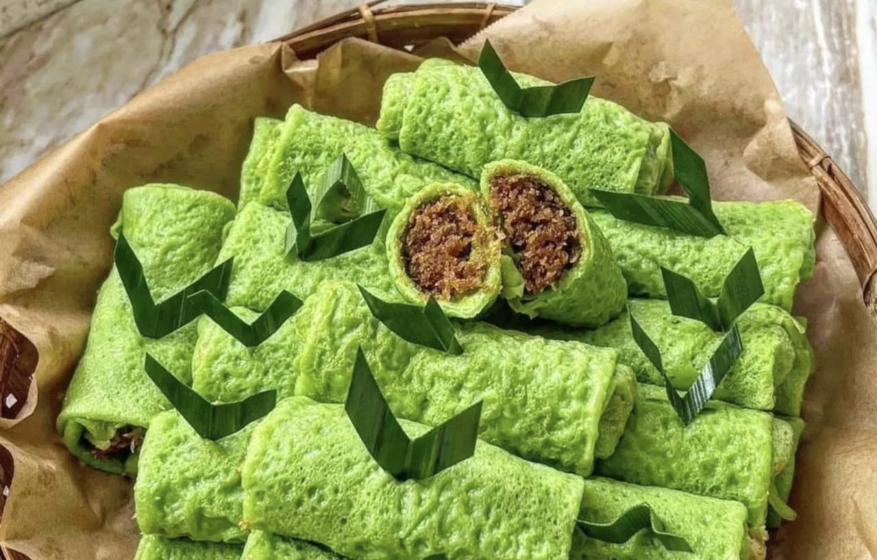 Resep Kue Dadar Gulung Manis dengan Inti Kelapa