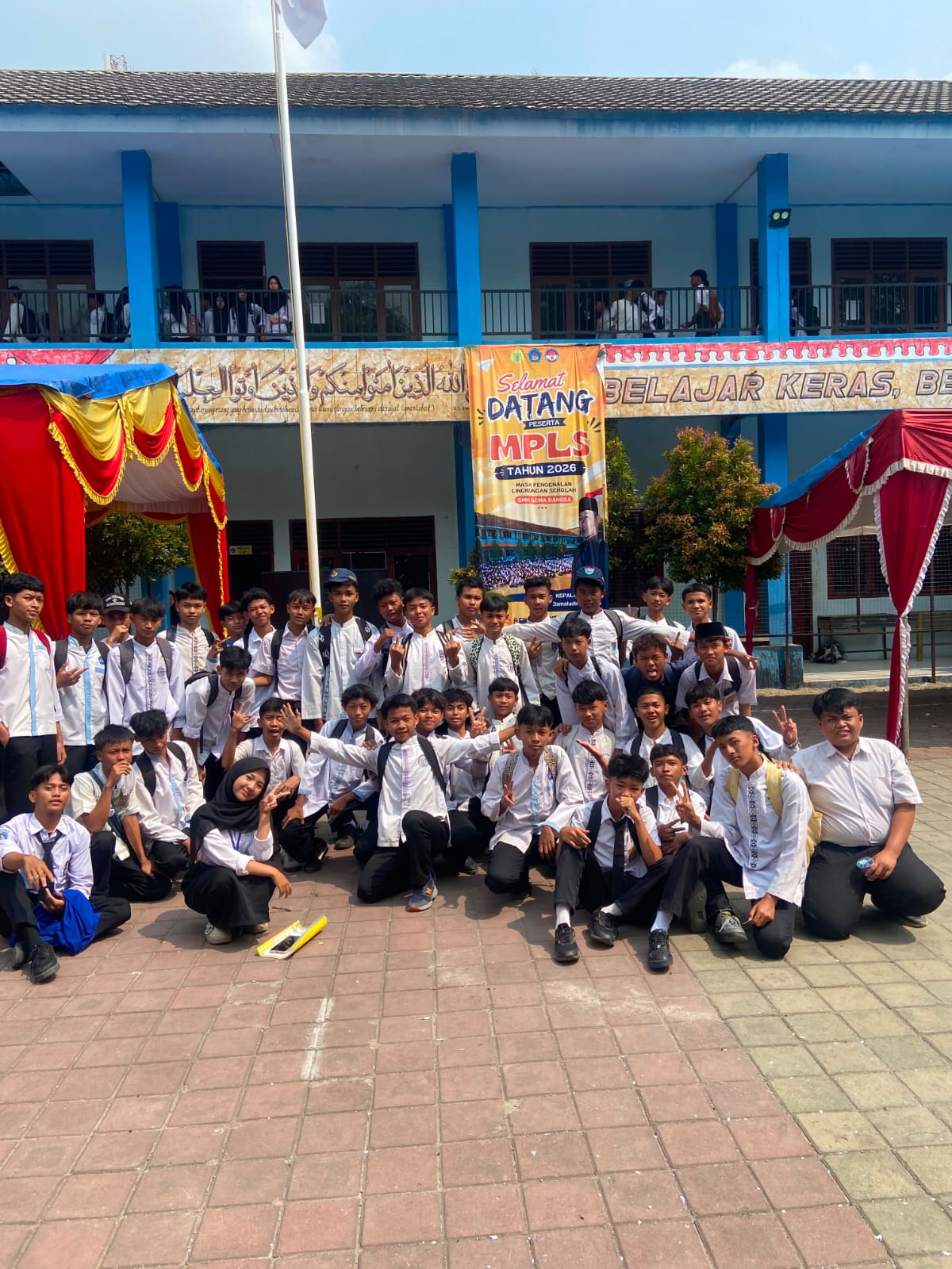 Foto sekelas X TMI ONE — foto 4