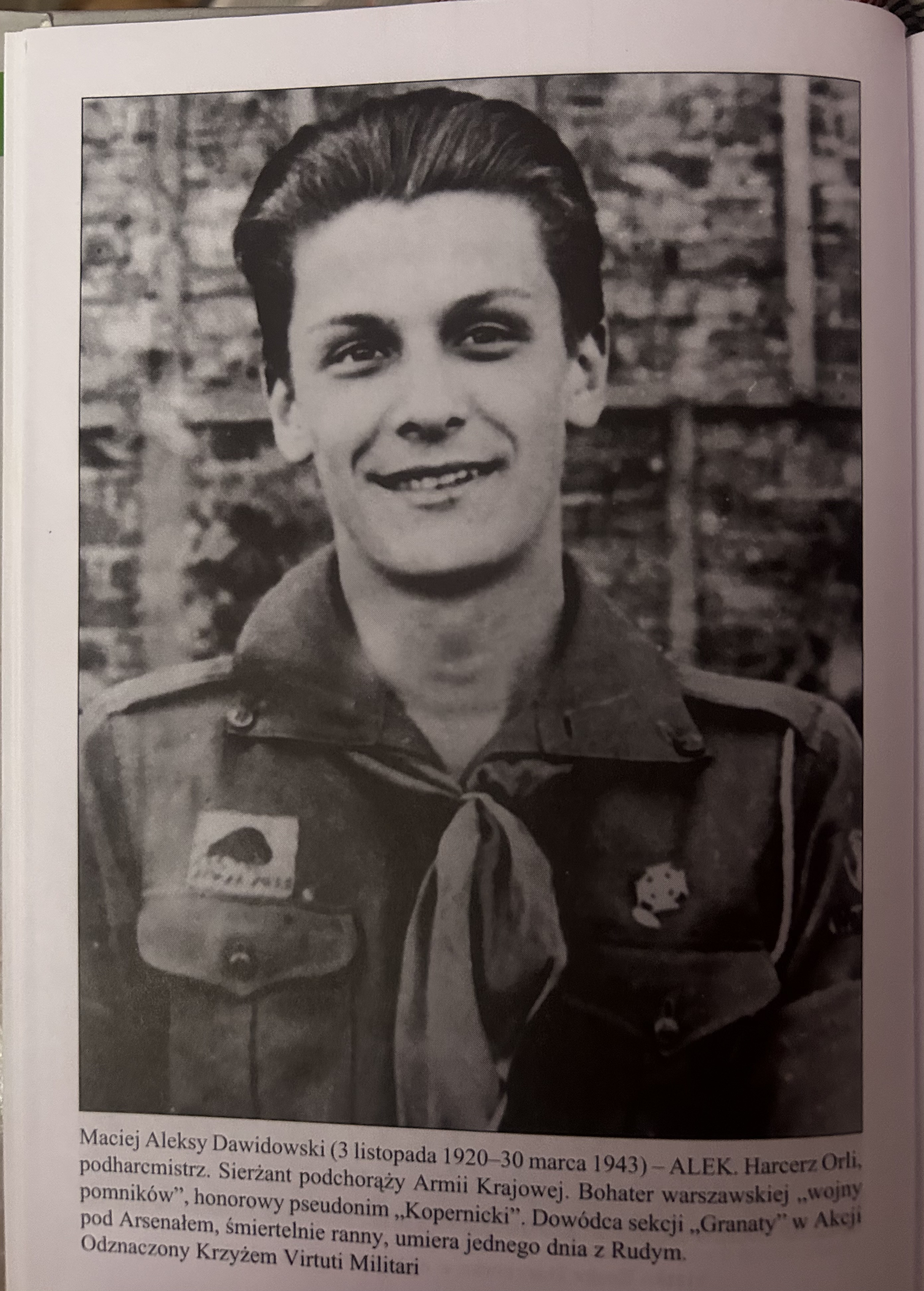 I JUST NOTICED HE HAS A CUT LIP AW I JUST NOTICED HE HAS A CUT LIP AW