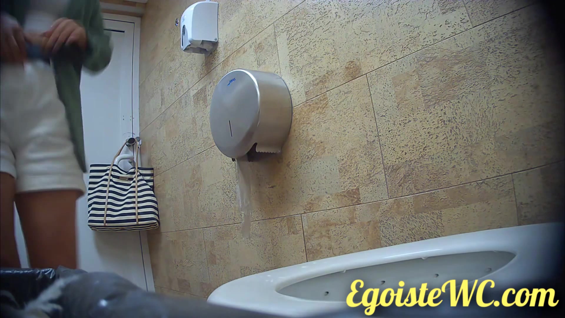 Toilet Spy — 0610(45) — screenshot 2