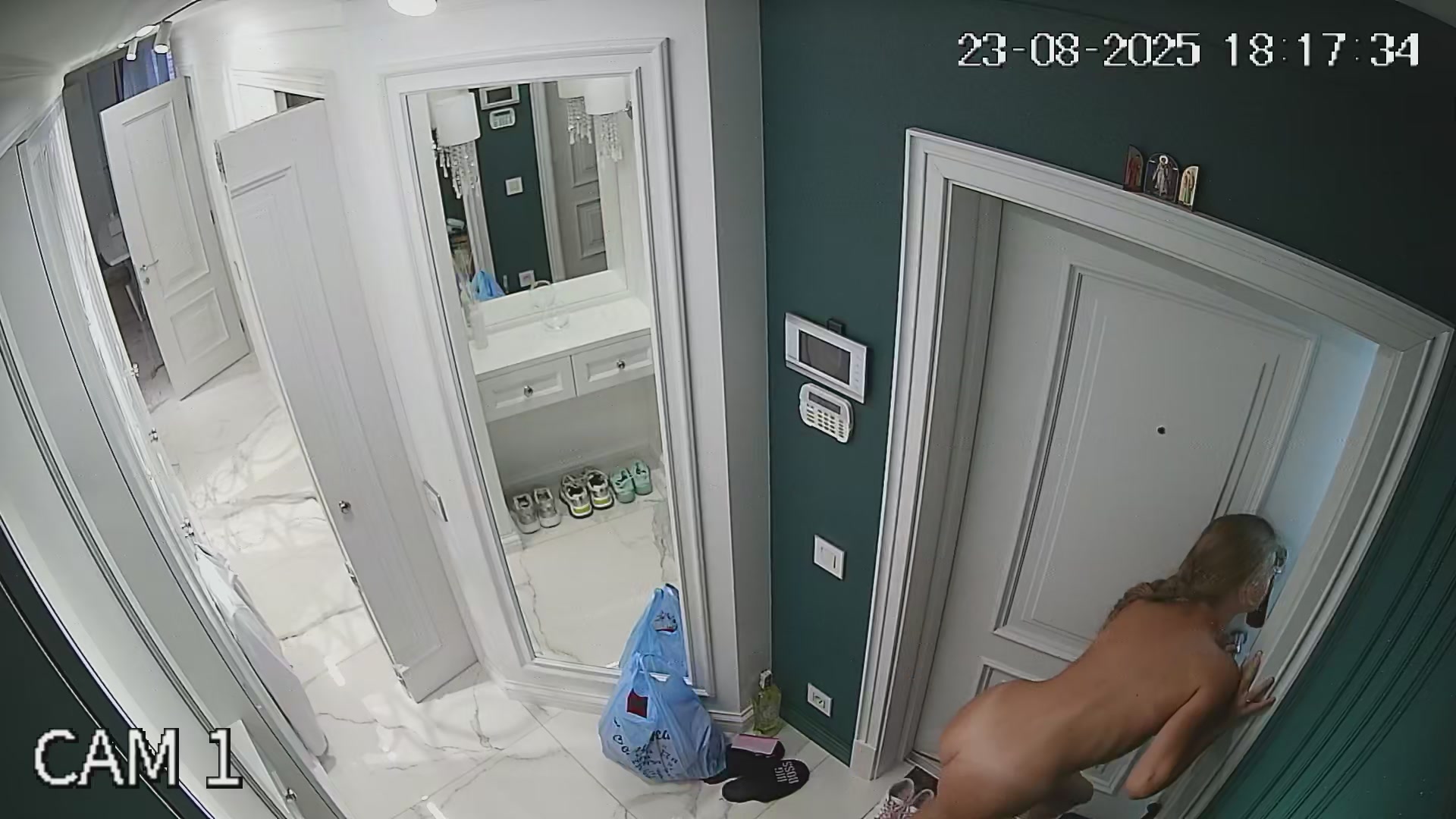 Hidden Voyeur — 1_5028405778667538149 — screenshot 2