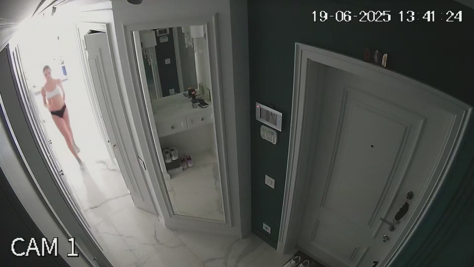 Hidden Voyeur — 1_5028405778667538115 — screenshot 2
