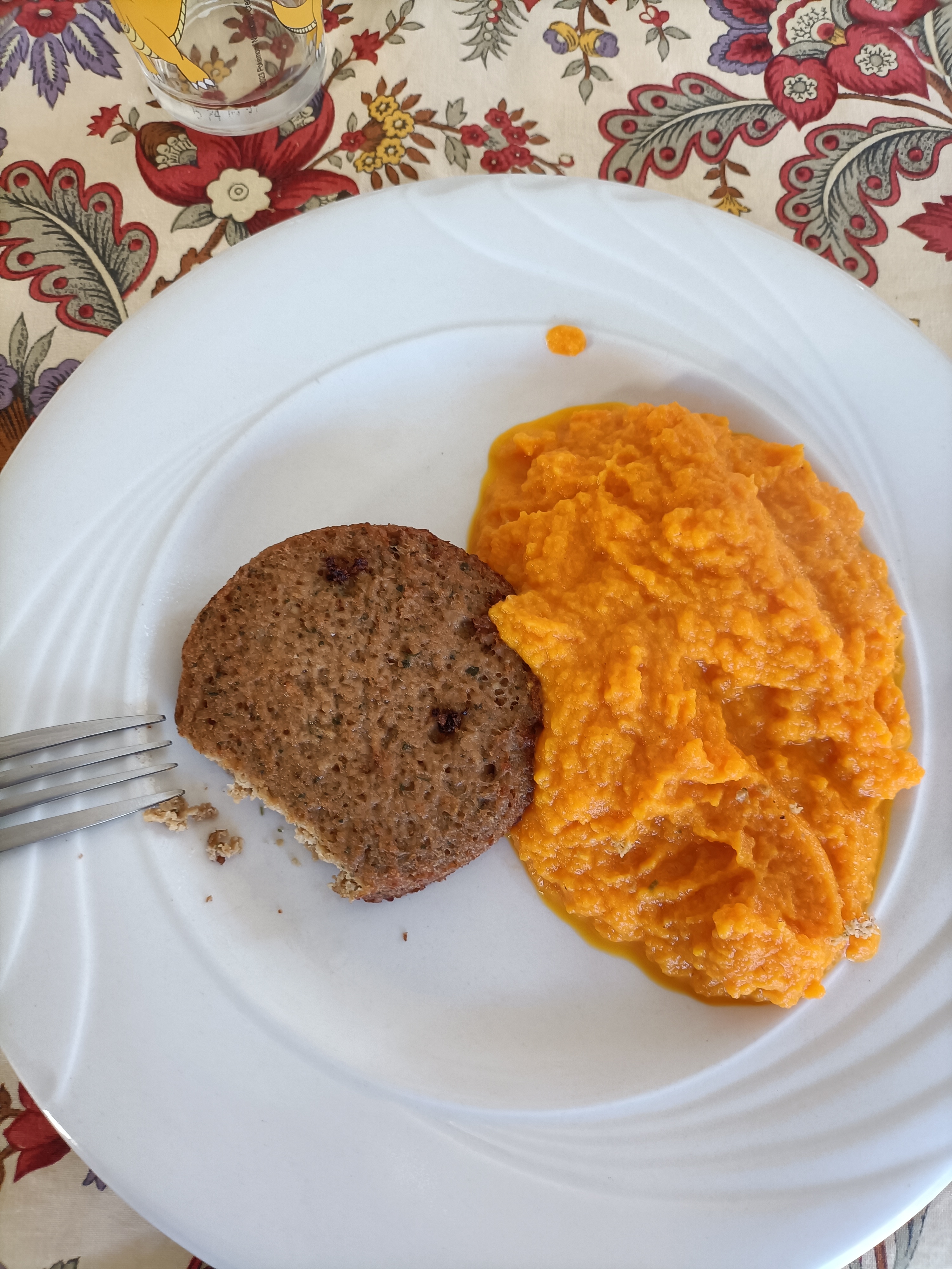 Mashed carrots with veggie steak