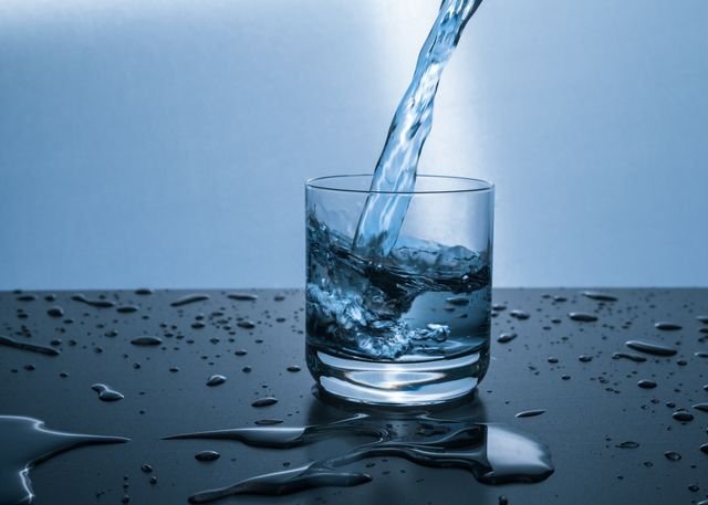 Symptom 2: Unquenchable Thirst & Persistent Cotton Mouth (Polydipsia)