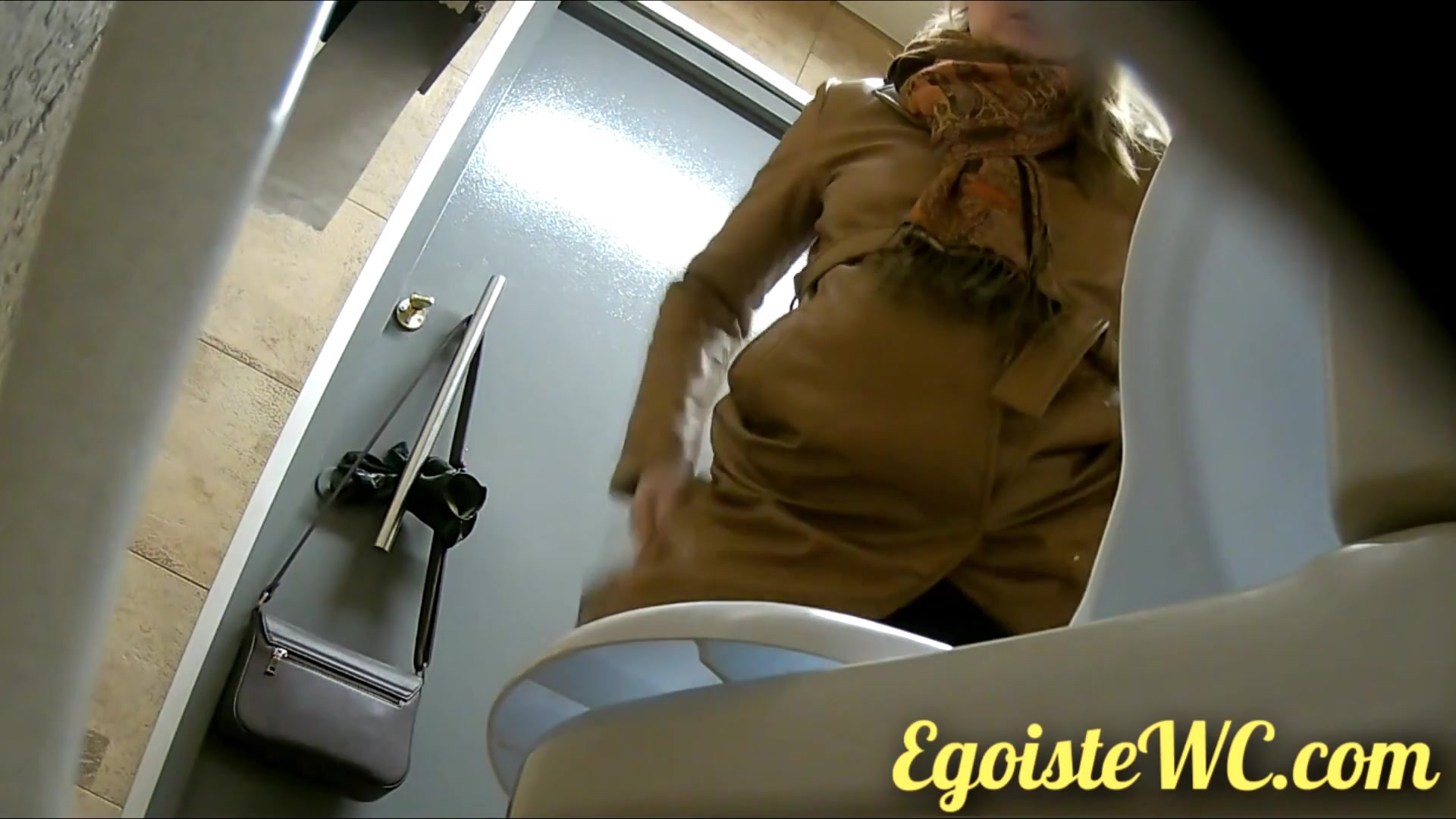 Toilet Spy — 0610(156) — screenshot 2