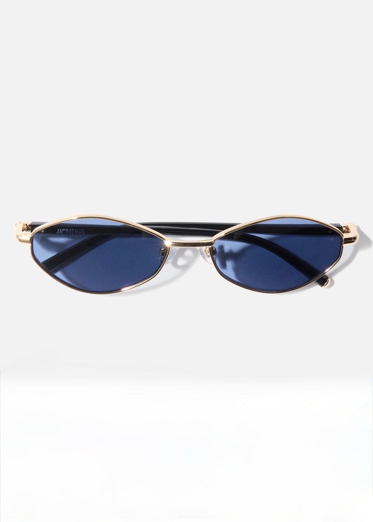 Lunettes de soleil ovales Sirocco Jacquemus, verres bleus et monture dorée
