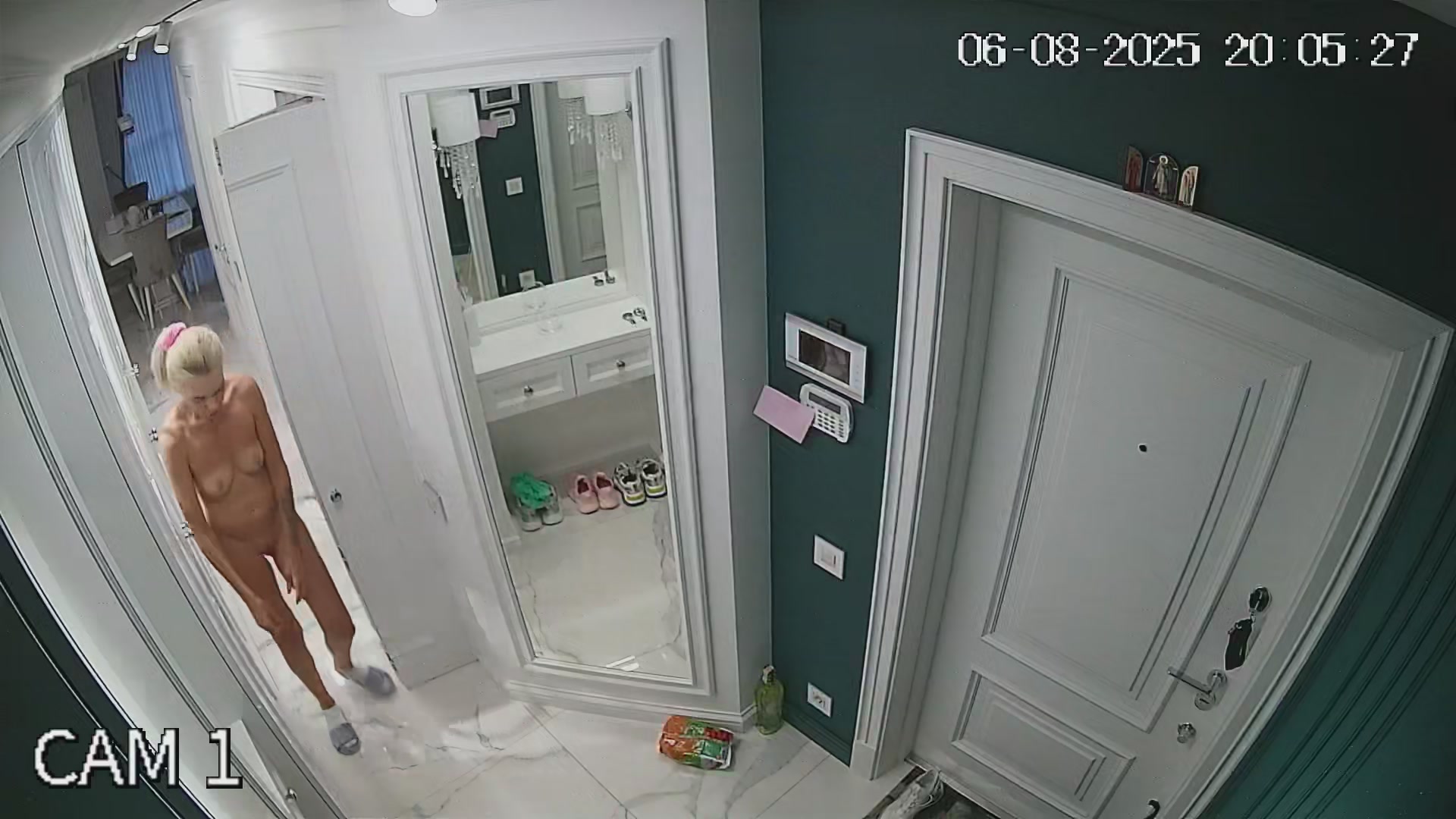 Hidden Voyeur — 1_5028405778667538130 — screenshot 2