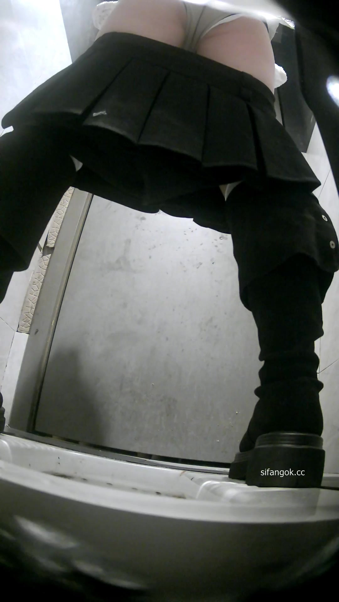 Toilet Spy — 0205(82) — screenshot 2