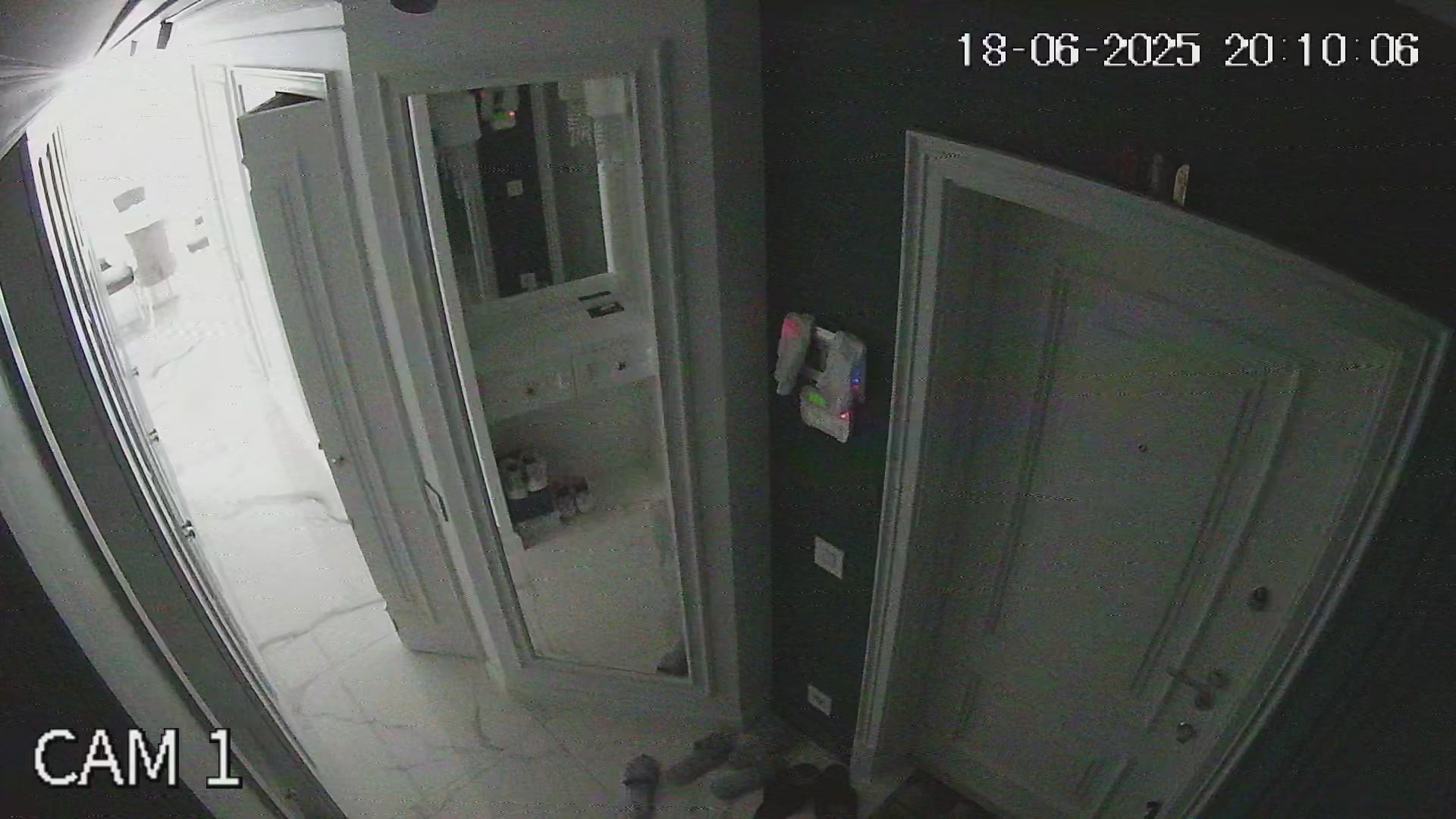 Hidden Voyeur — 1_5028405778667538114 — screenshot 2