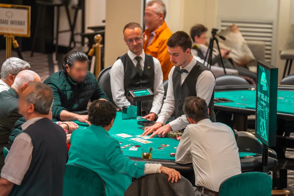 Ultimate et Blackjack : la fièvre des jackpots au Paris Elysées Club