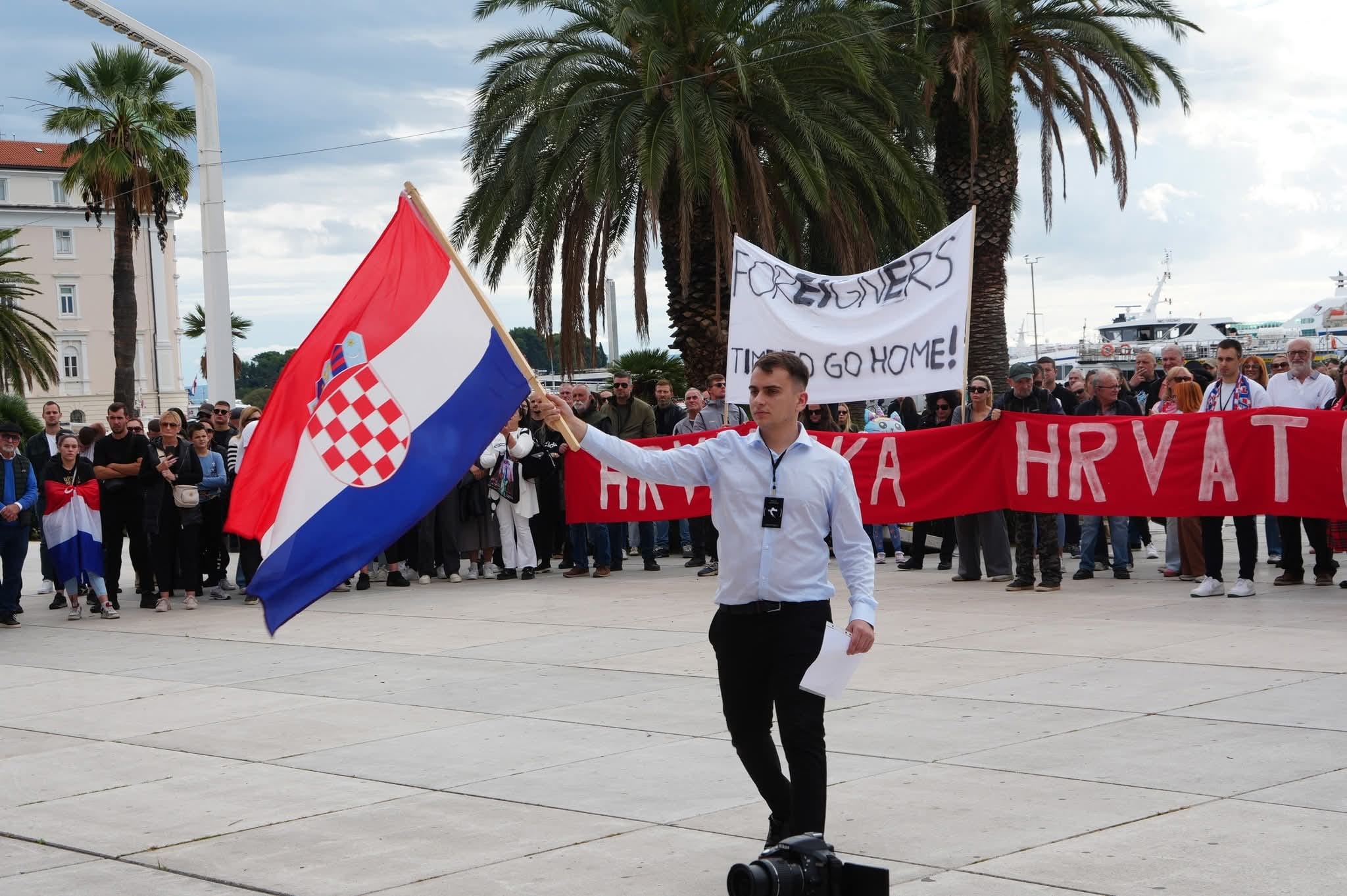 Prosvjed na Rivi: Hrvatska Hrvatima - slika 8