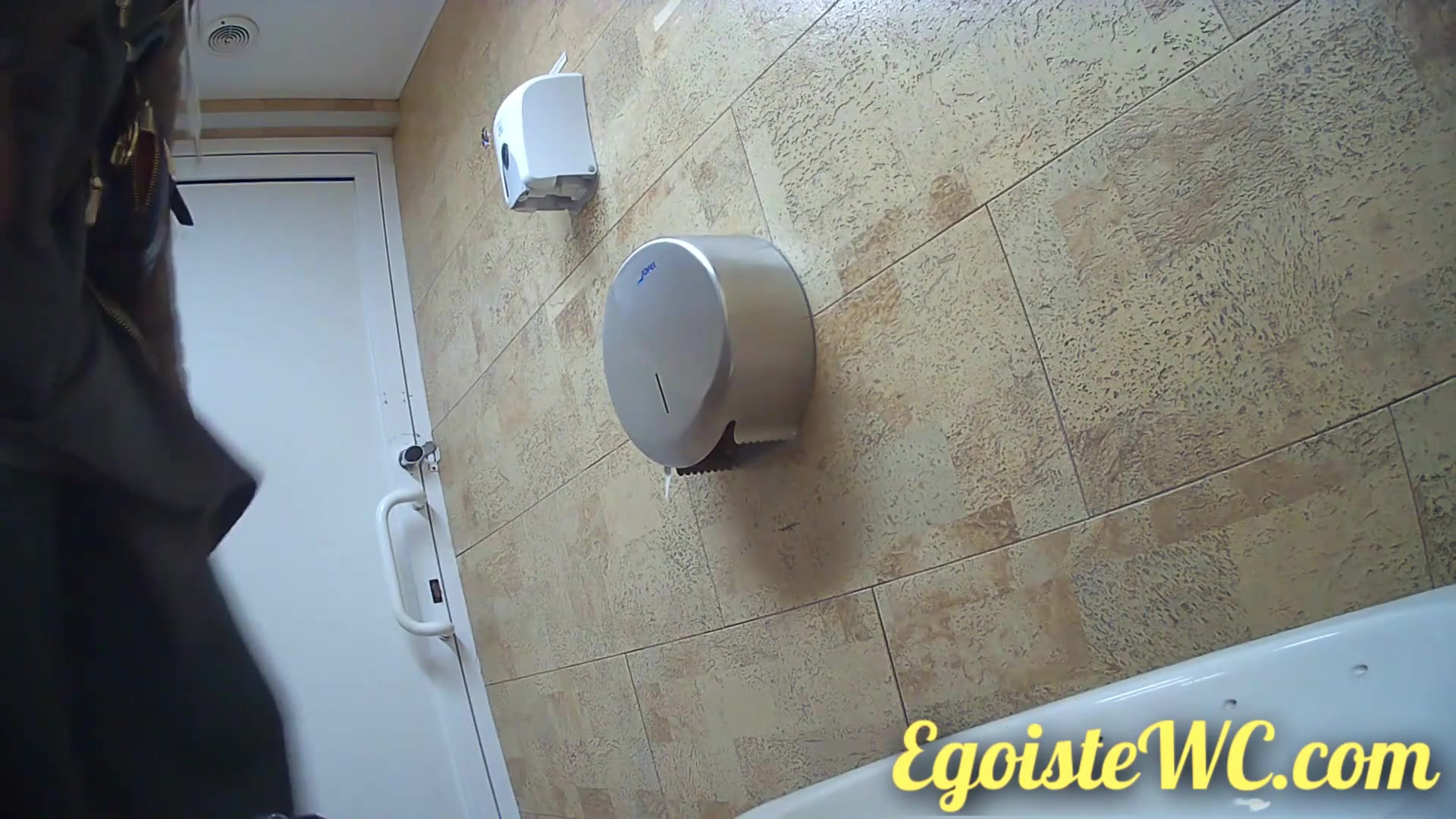 Toilet Spy — 0610(98) — screenshot 2