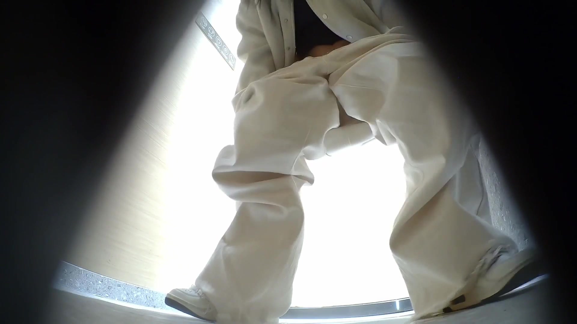 Toilet Spy — 0428(70) — screenshot 2