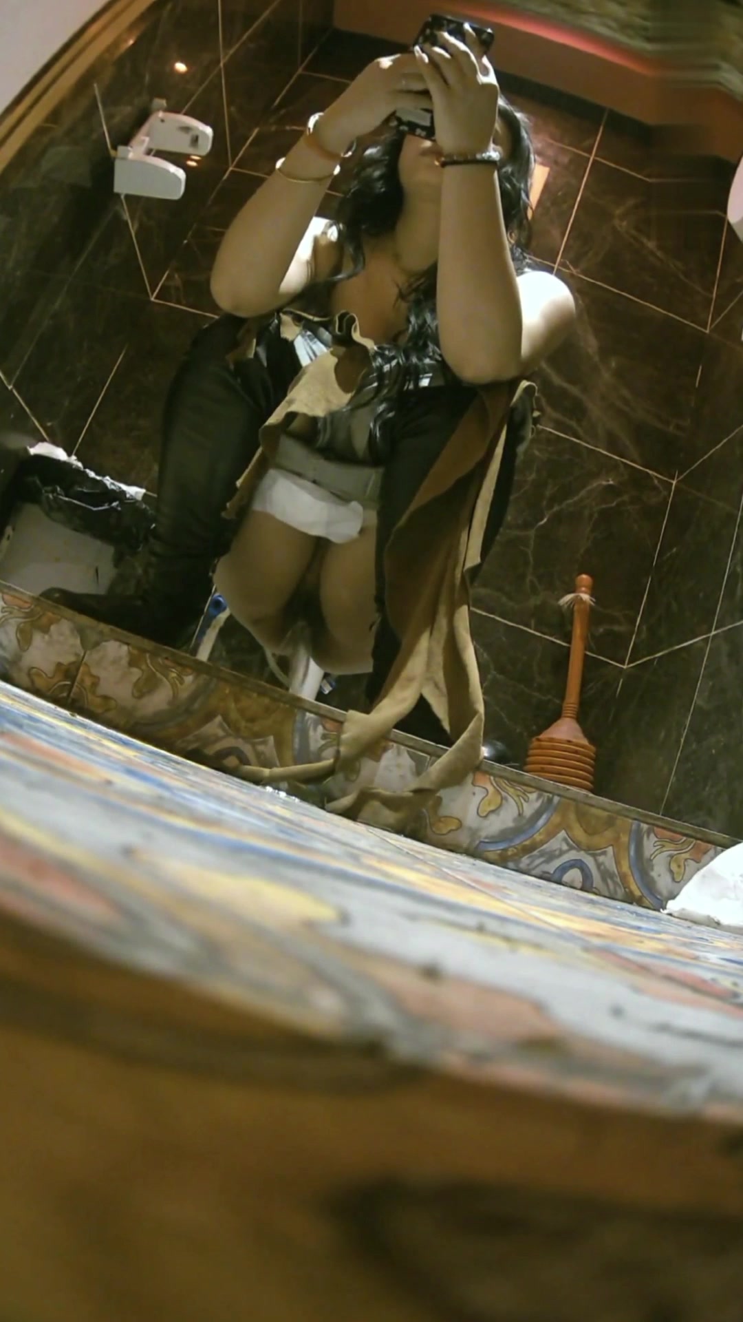 Toilet Spy — 0224(102) — screenshot 2