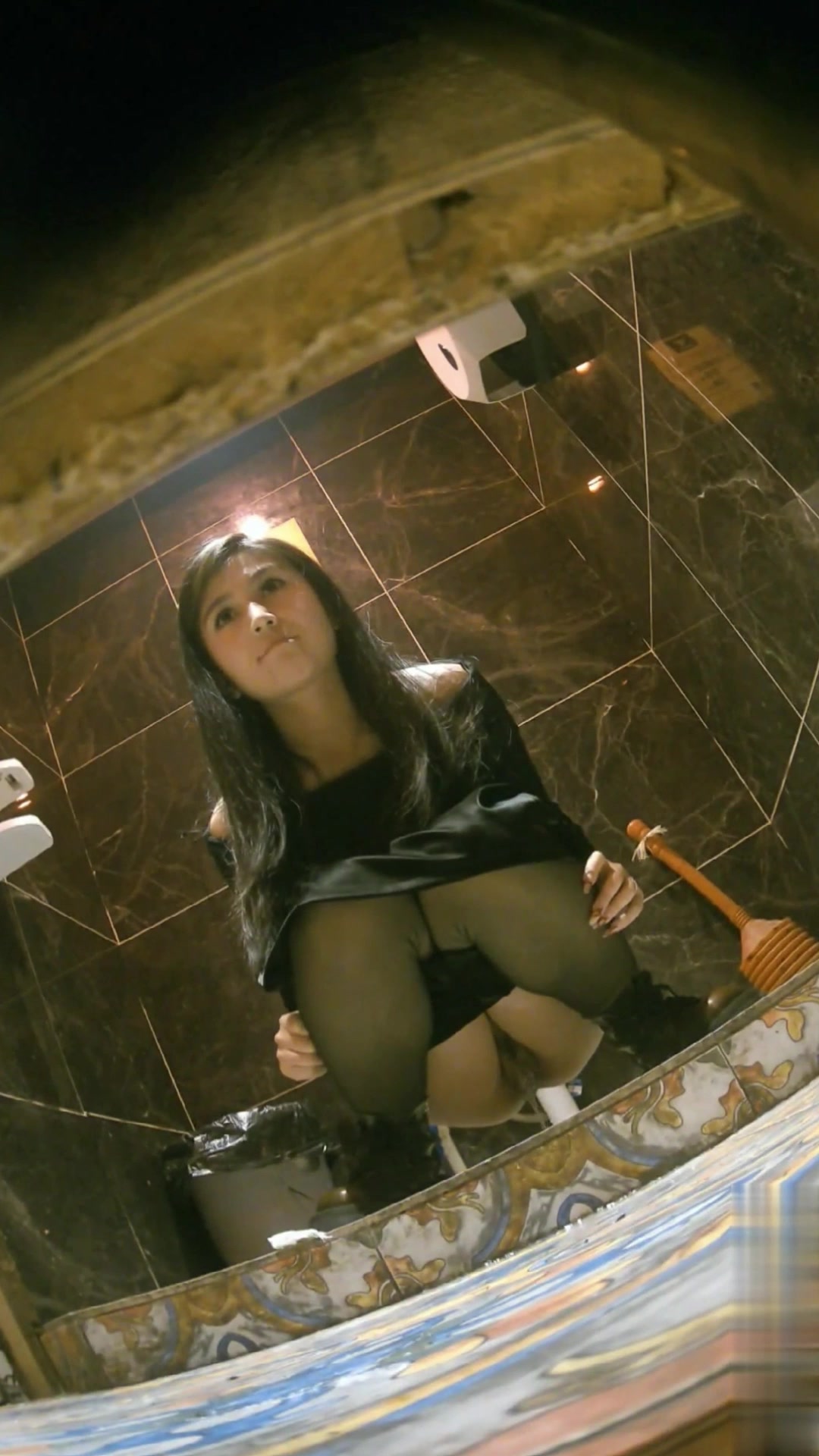 Toilet Spy — 0224(103) — screenshot 2