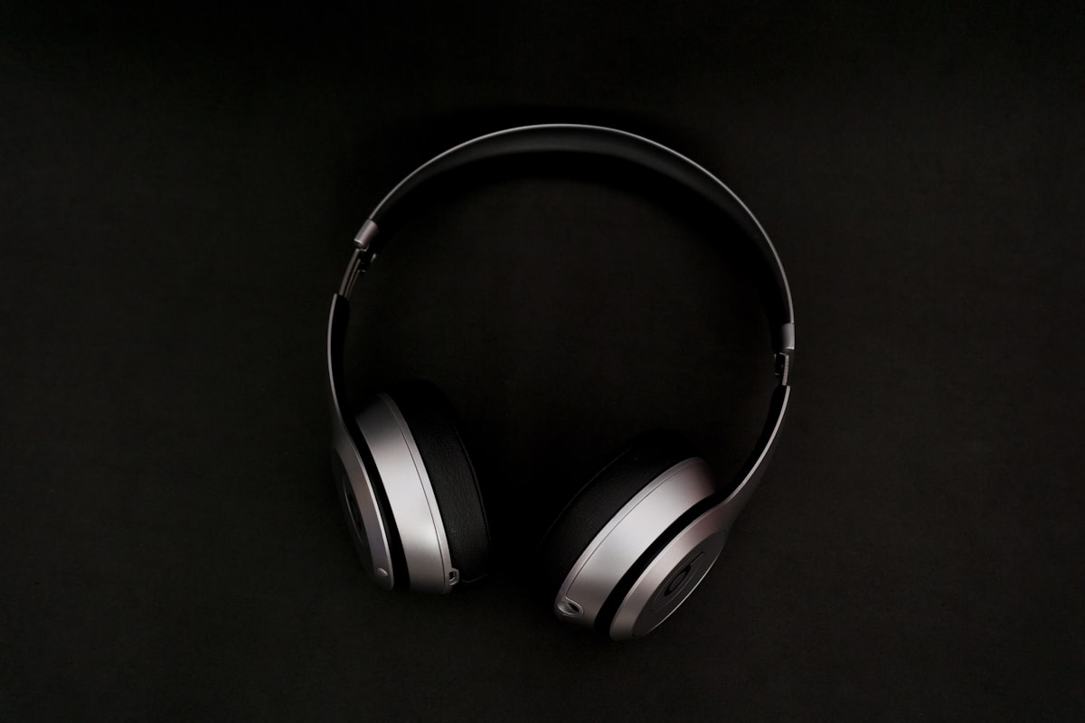 Sony WH-1000XM5 pricing or product details screenshot preview
