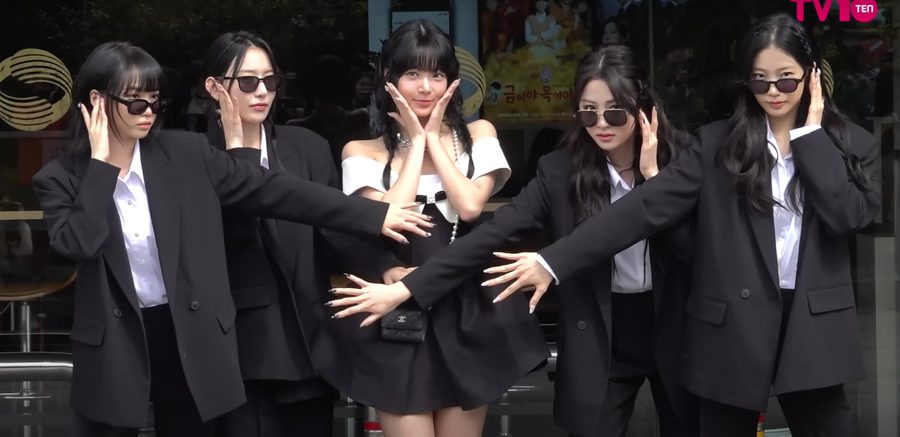 LE SSERAFIM five-member group pose at Music Bank, 2023