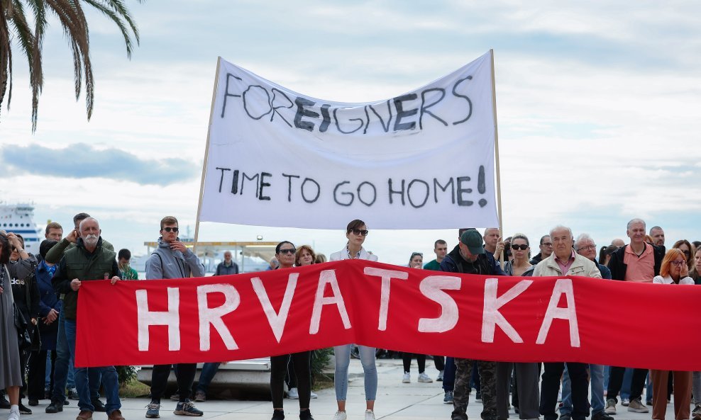 Prosvjed na Rivi: Hrvatska Hrvatima