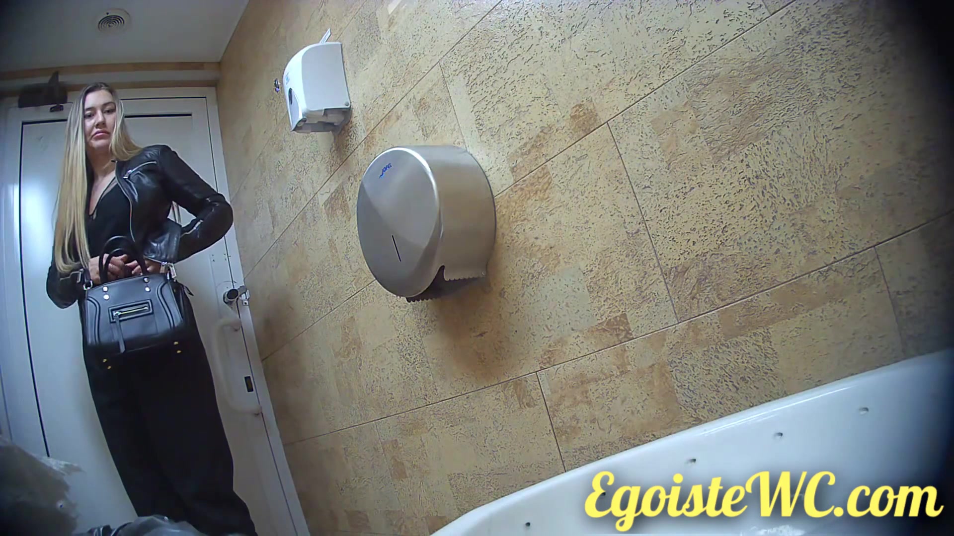 Toilet Spy — 0610(57) — screenshot 2