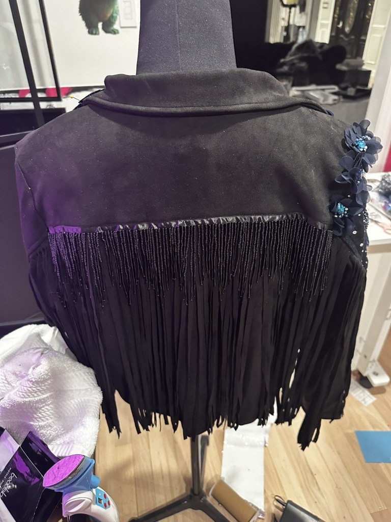 Back of the jacket with fringe