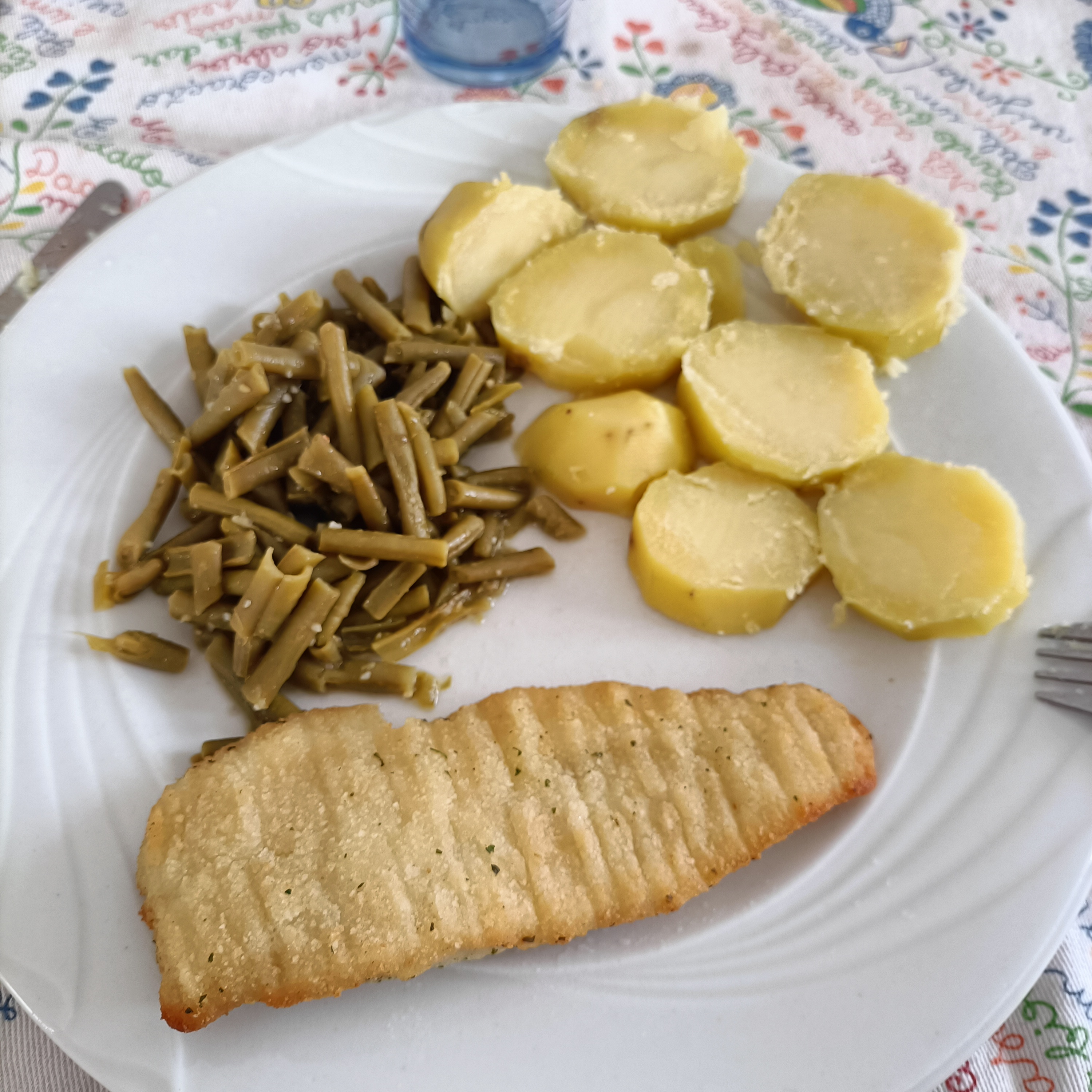 Merlu with boiled patatoes and green beans