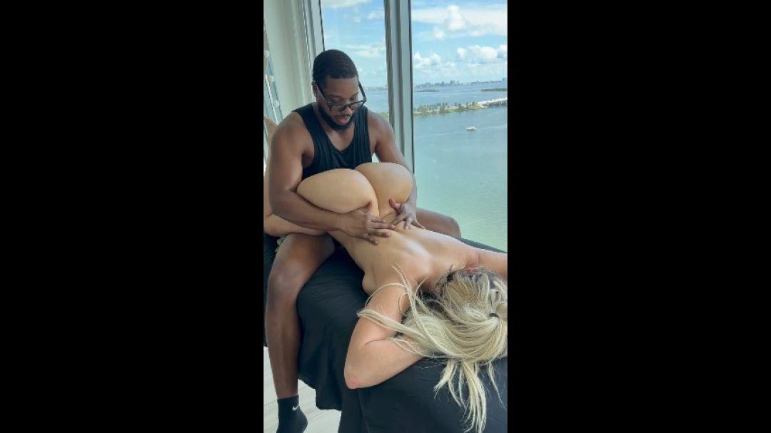 Sensual Massage: Pawg Ass Rub Down