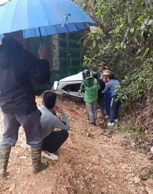 Lực lượng chức năng xử lý hiện trường