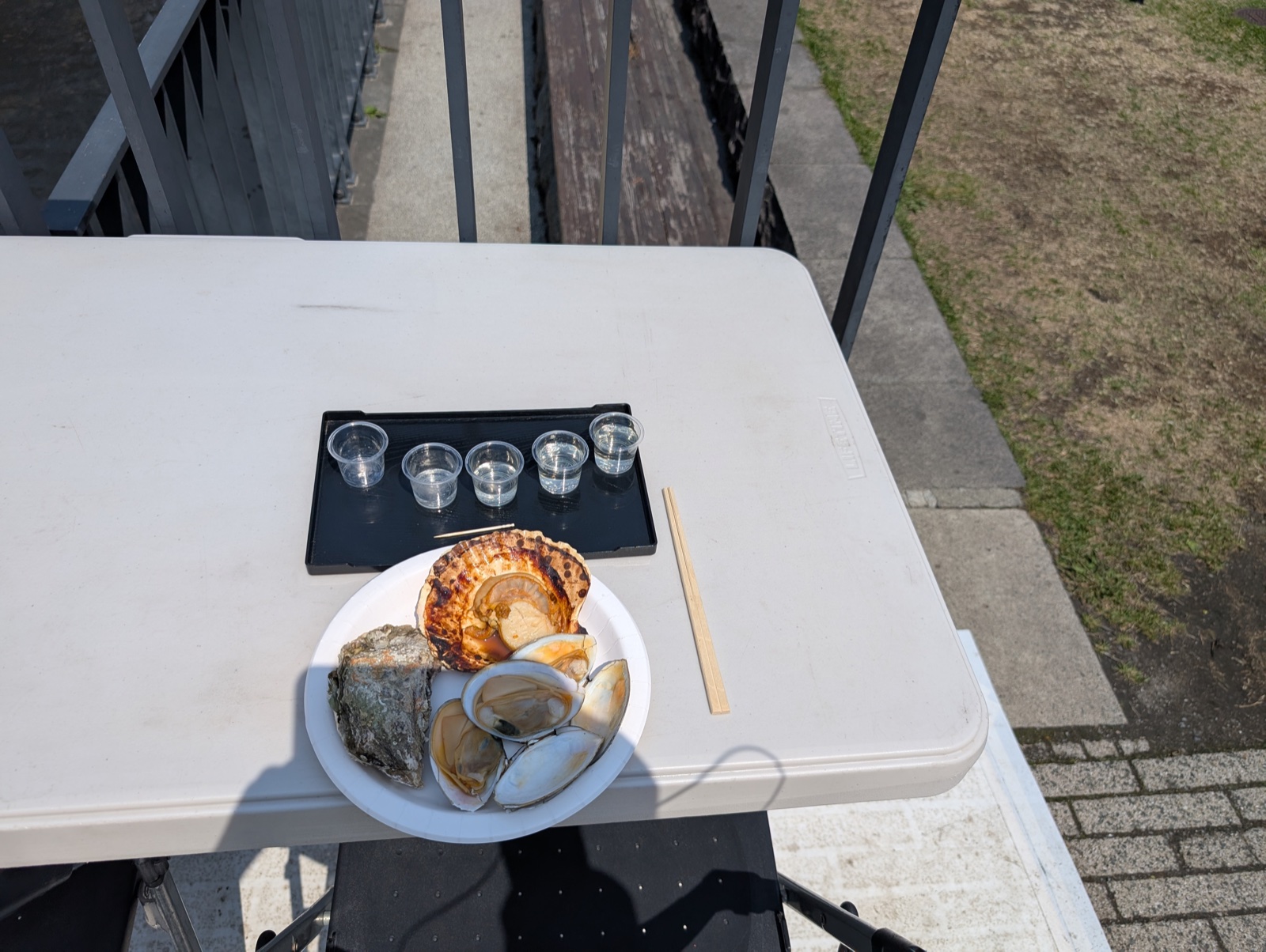 焼貝盛り合わせと5杯試飲セット