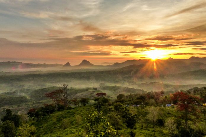 Tempat Wisata Bukit Cinta atau Negeri Atas Angin, Suguhkan Pemandangan Alam yang Indah