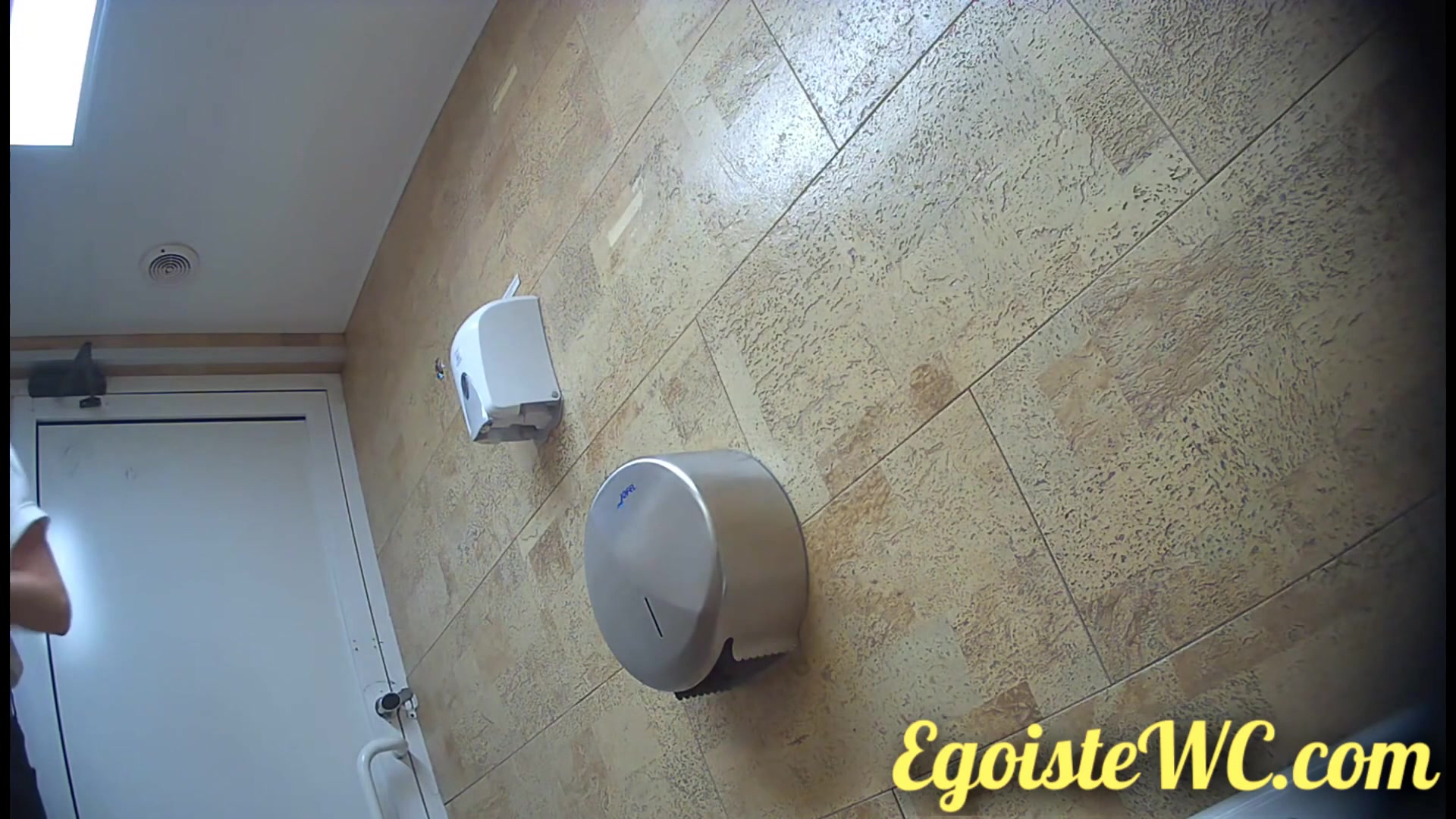 Toilet Spy — 0610(120) — screenshot 2