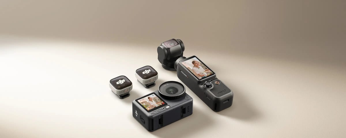 Micro DJI Mic Mini 2S được kẹp gọn gàng trên áo, sẵn sàng ghi âm