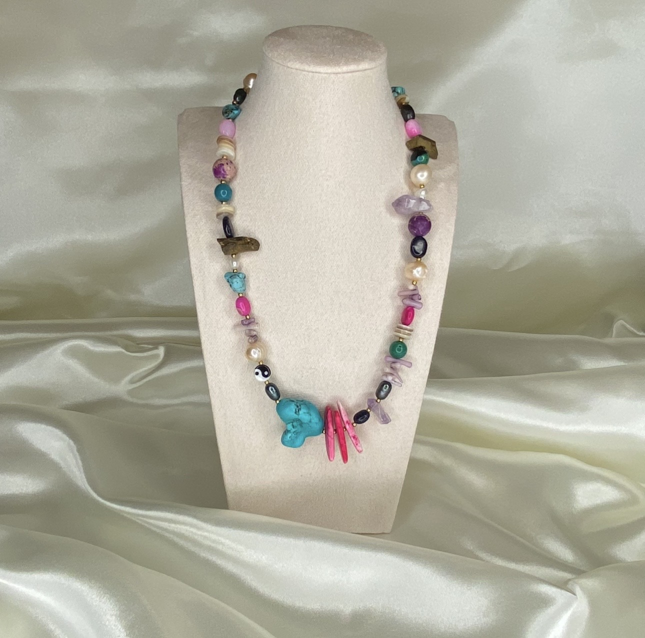 Navalon & Dante Jain Necklace