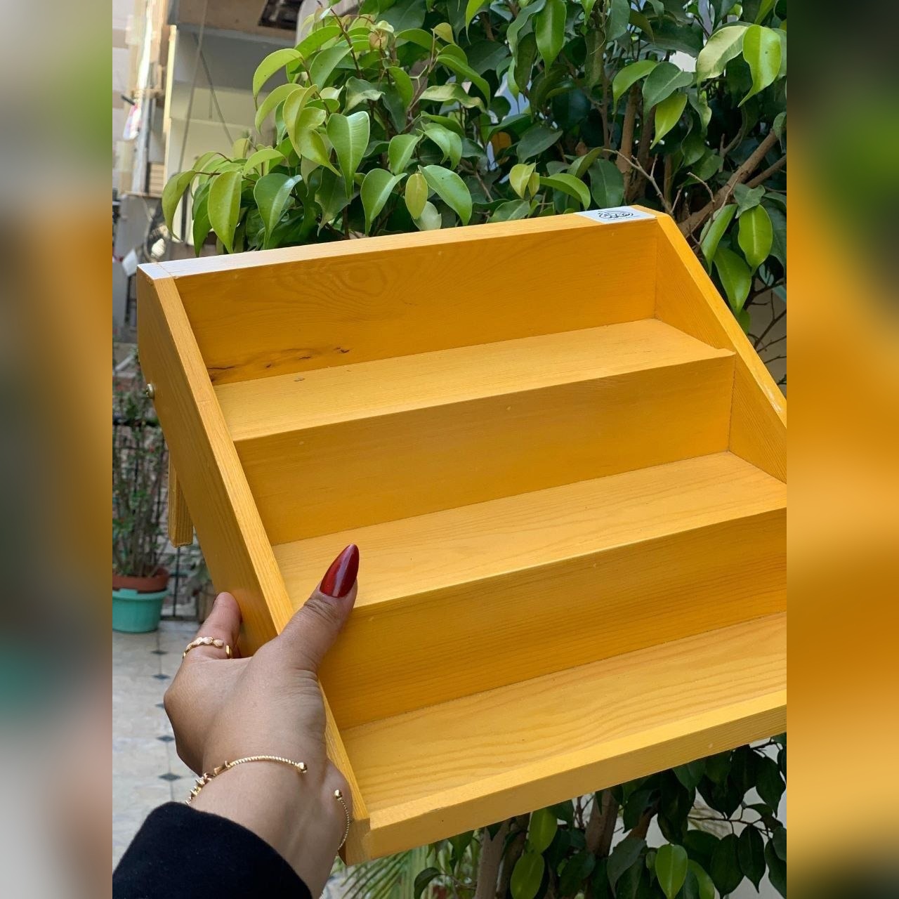 سلم خشبي منظم لبرطمانات التوابل والبهارات