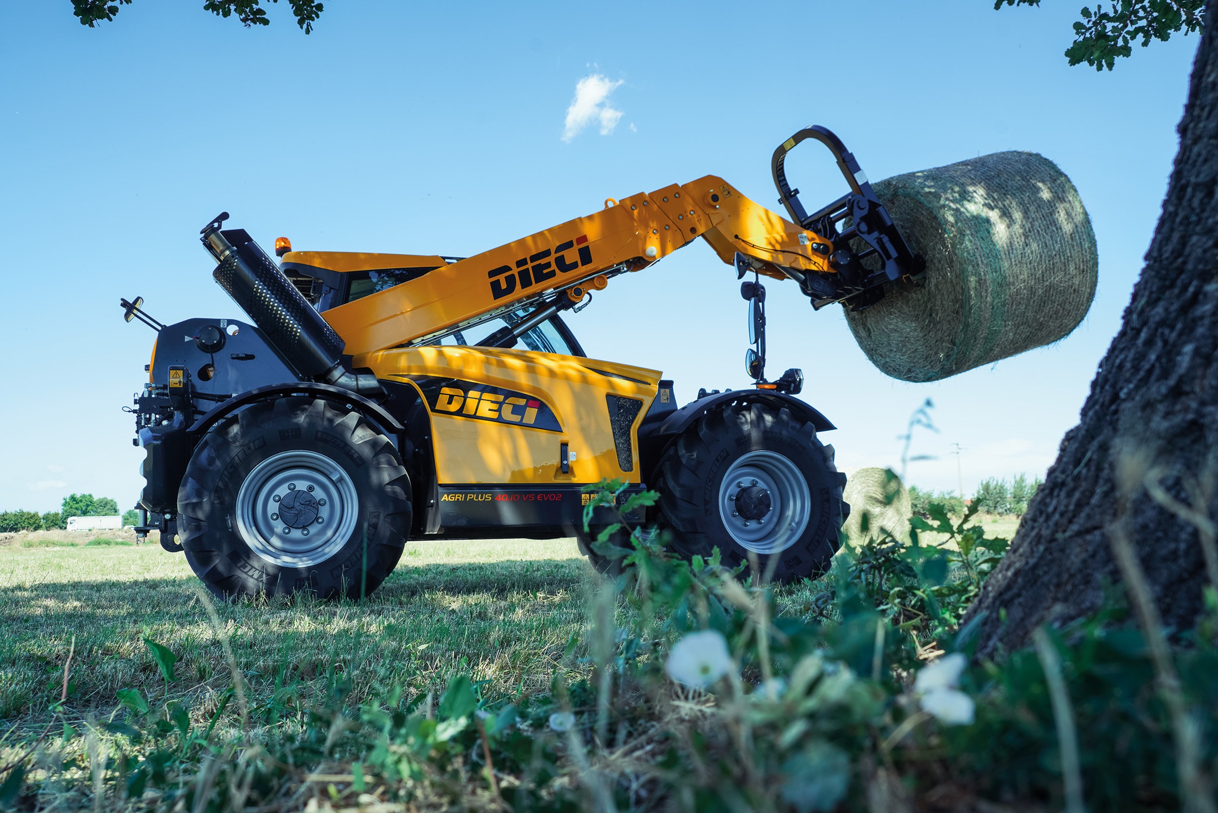 Telehandlers heavy equipment and lifting machines