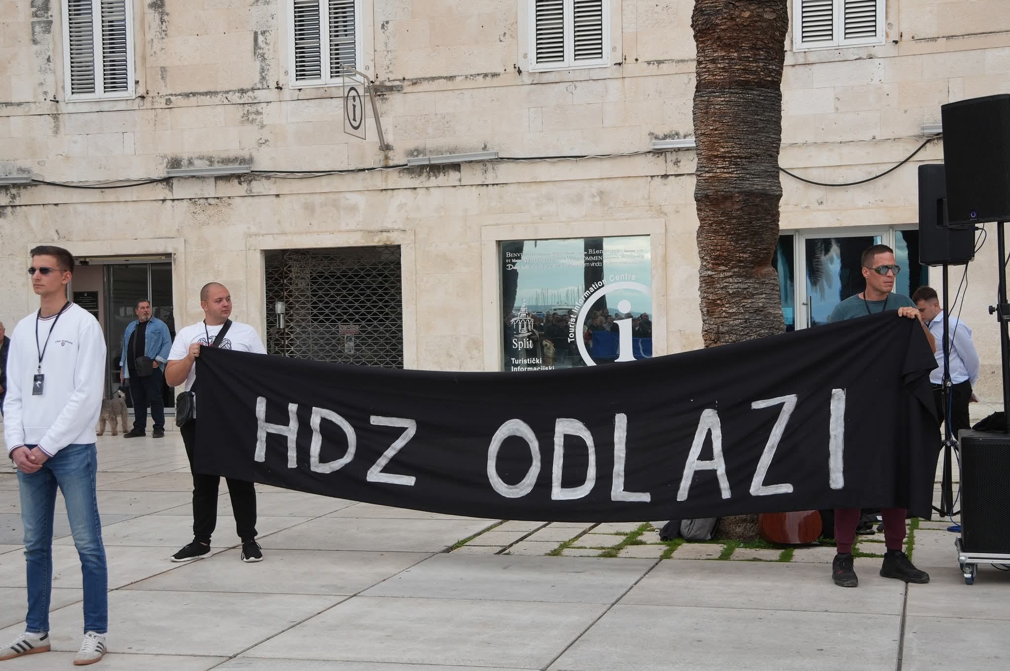 Prosvjed na Rivi: Hrvatska Hrvatima - slika 5