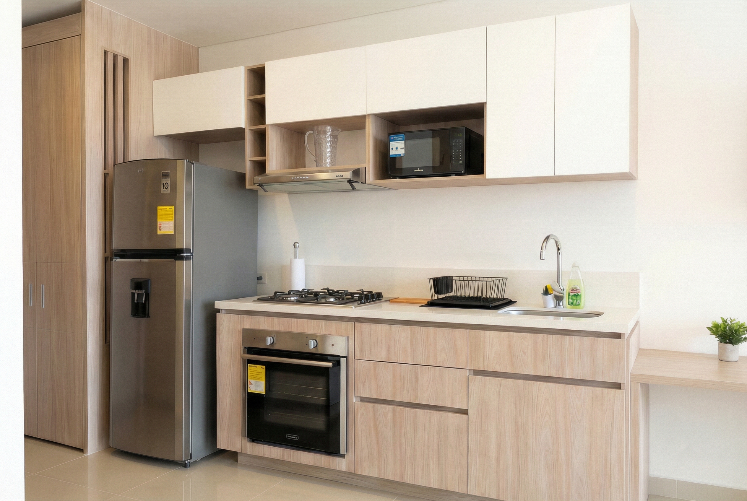 Cocina completamente equipada con todos los electrodomésticos