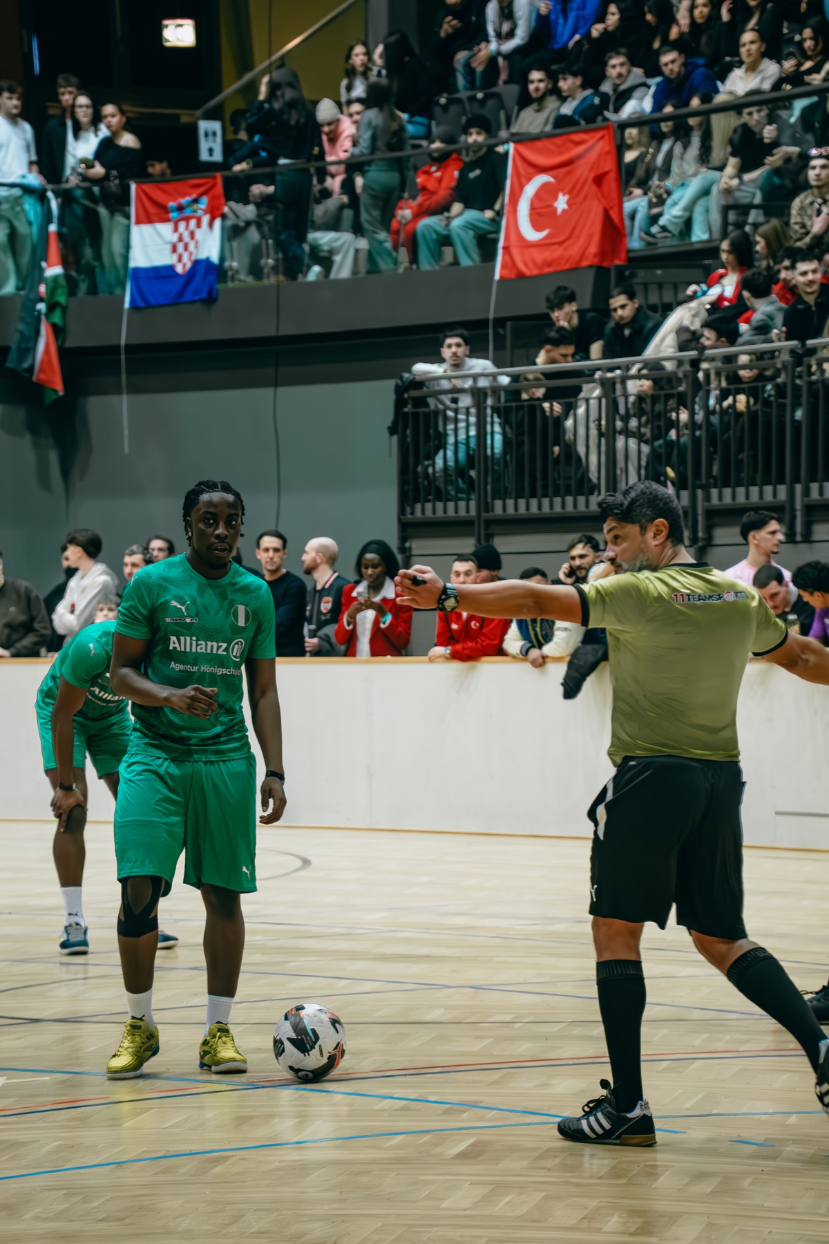 Fußballspieler beim Vienna World Cup im Multiversum Schwechat
