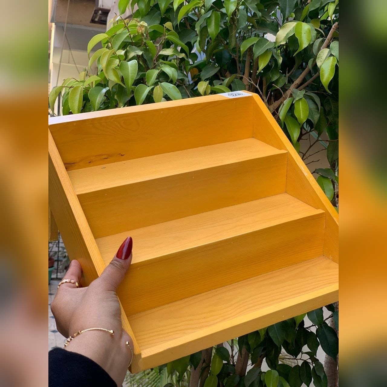 سلم خشبي منظم لبرطمانات التوابل والبهارات
