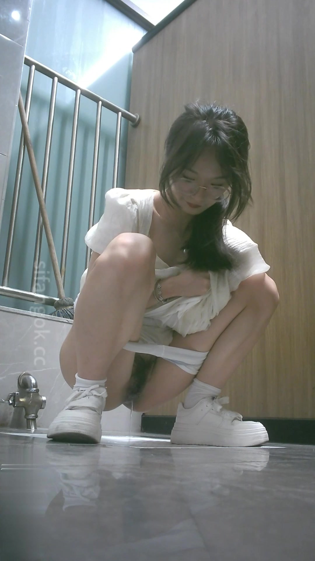 Toilet Spy — 0415(49) — screenshot 2