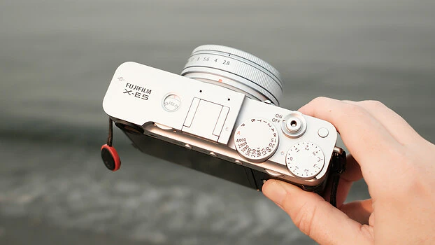 Fujifilm X-E5: Trải Nghiệm Thất Vọng Vì Lỗi Thiết Kế Công Thái Học - Hình 1