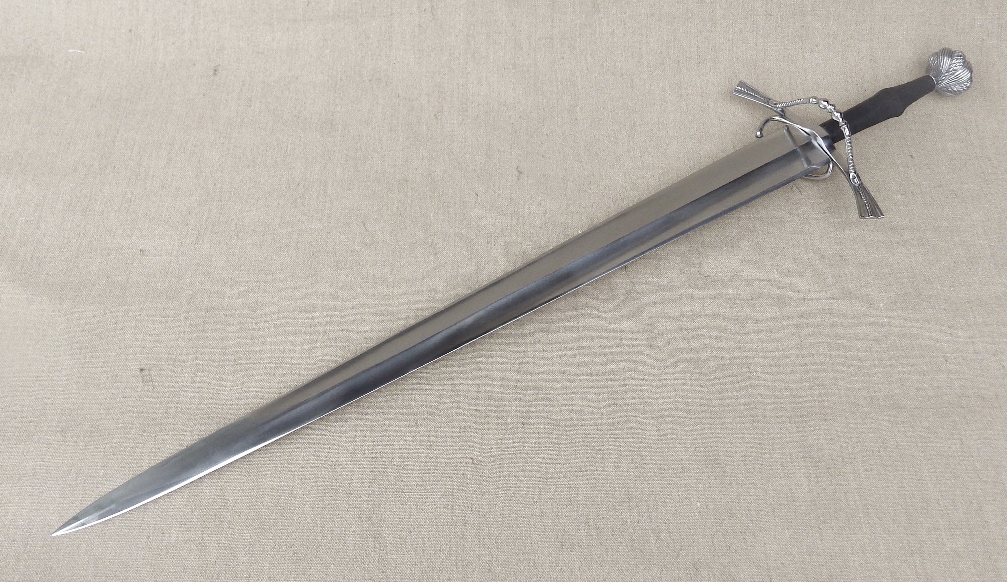 "Early 16th century German Bastard Sword, reproduction by Tod&apos...