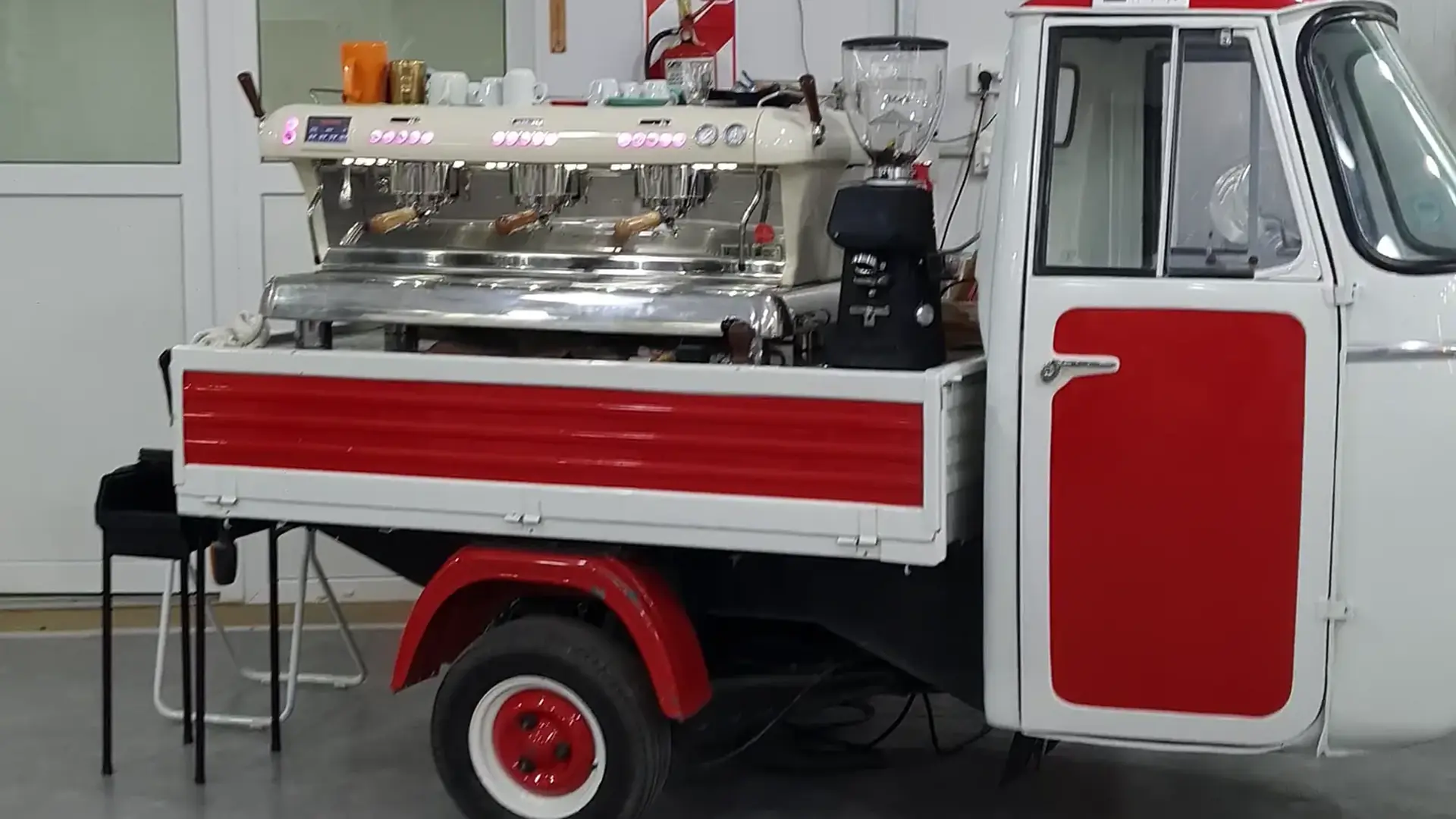 Apertura de cafetería con equipamiento Coffee Lovers