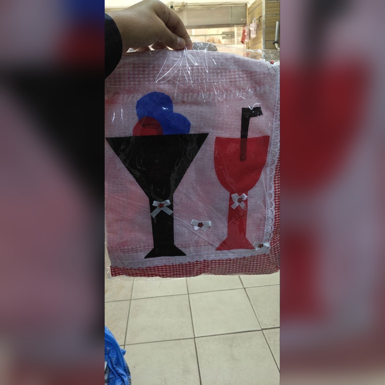 كافر بوتاجاز ومطبخ كاروهات أحمر بفيونكات أنيقة