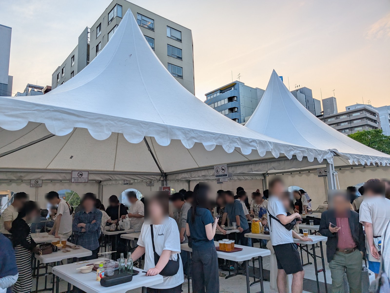 さっぽろ焼き鳥テラスの客席エリアの混雑の様子