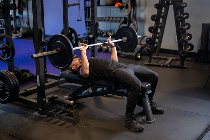 Bench press tutorial form benar Armorfit