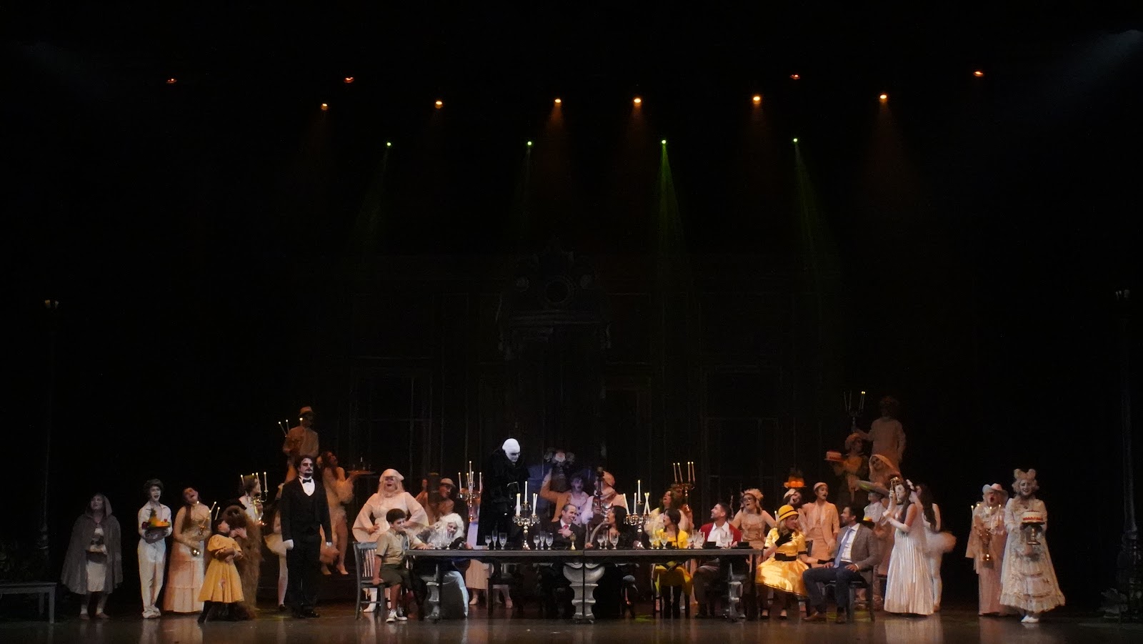 La gran cena de Los Locos Addams
