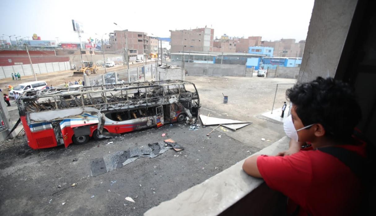 Análisis de Evacuación de un Bus de Dos Pisos