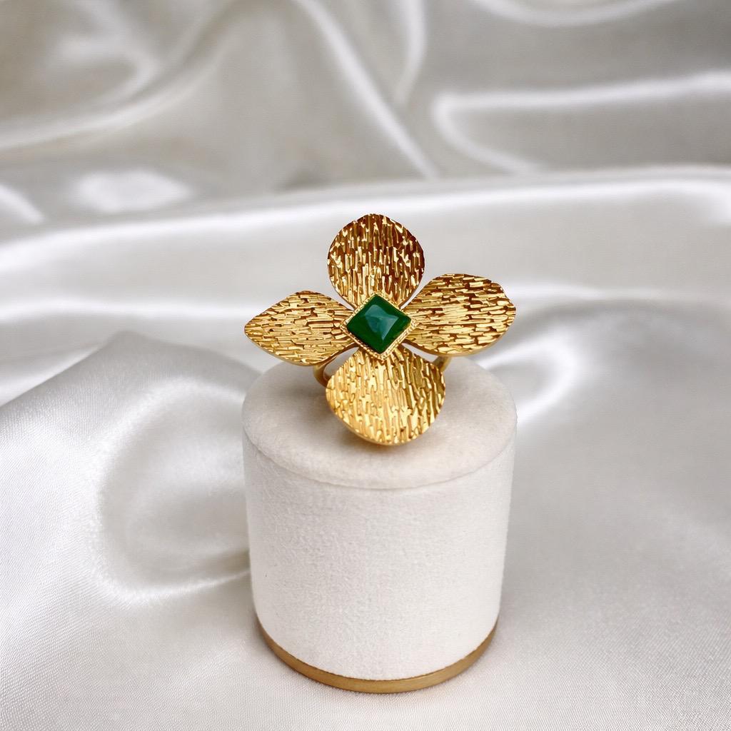 Big Structured Flower