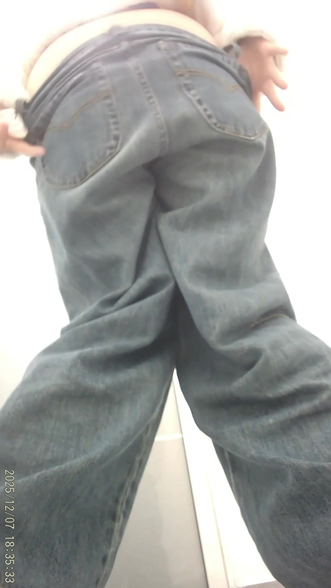 Toilet Spy — 0310(140) — screenshot 2